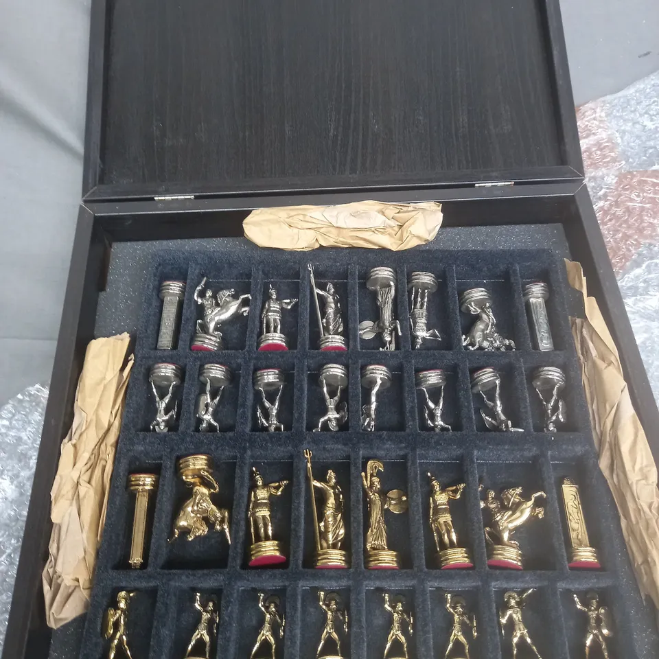 UBER GAMES CHESS BOARD & STORAGE CASE 
