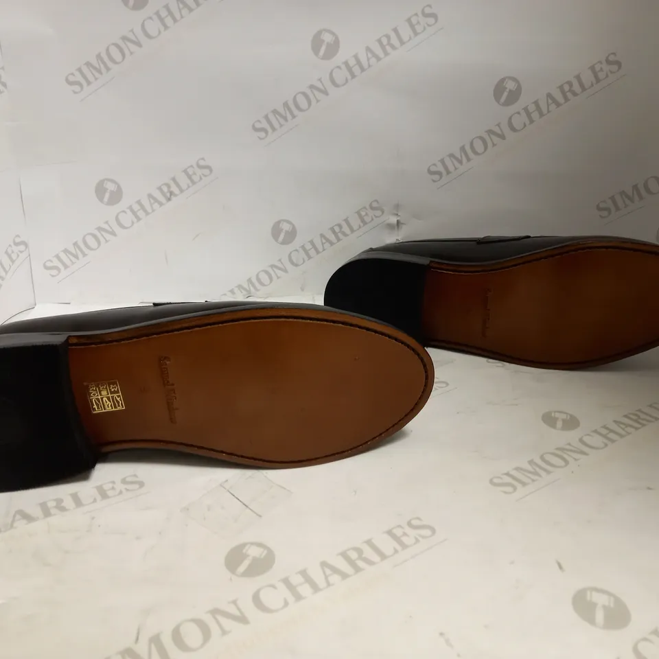 SAMUEL WINDSOR UK 9.5 BLACK LEATHER SHOES 