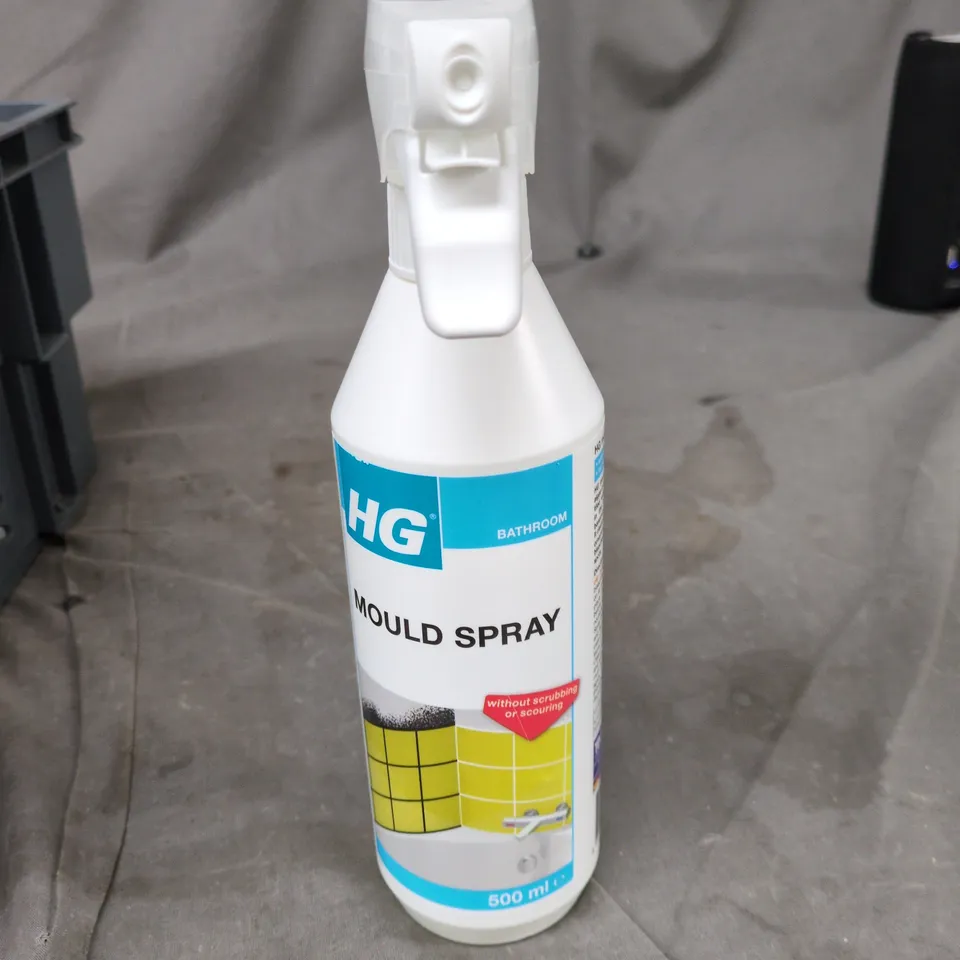 APPROXIMATELY 15 ASSORTED HOUSEHOLD LIQUIDS INCLUDING COMFORT FRESH , FLEXIBOND GLUE AND HG MOULD SPRAY 