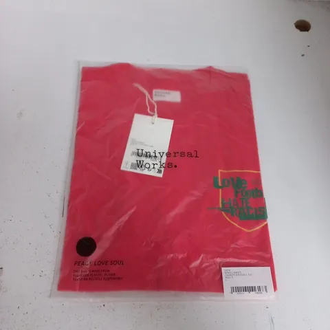 BAGGED UNIVERSAL WORKS SINGLE JERSEY CHARITY FOOTBALL TEE IN RED - LARGE