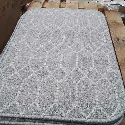 QUALITY DESIGNER AREA RUG - APPROXIMATELY 75X50CM