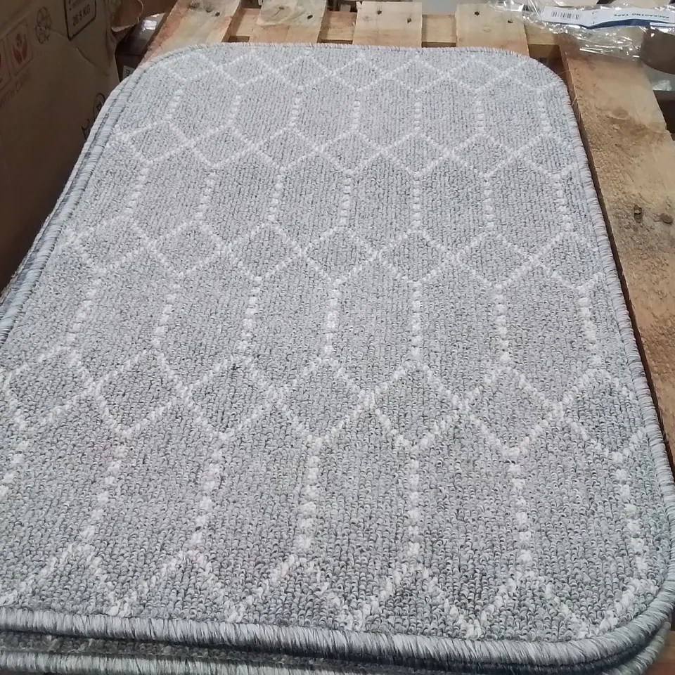 QUALITY DESIGNER AREA RUG - APPROXIMATELY 75X50CM