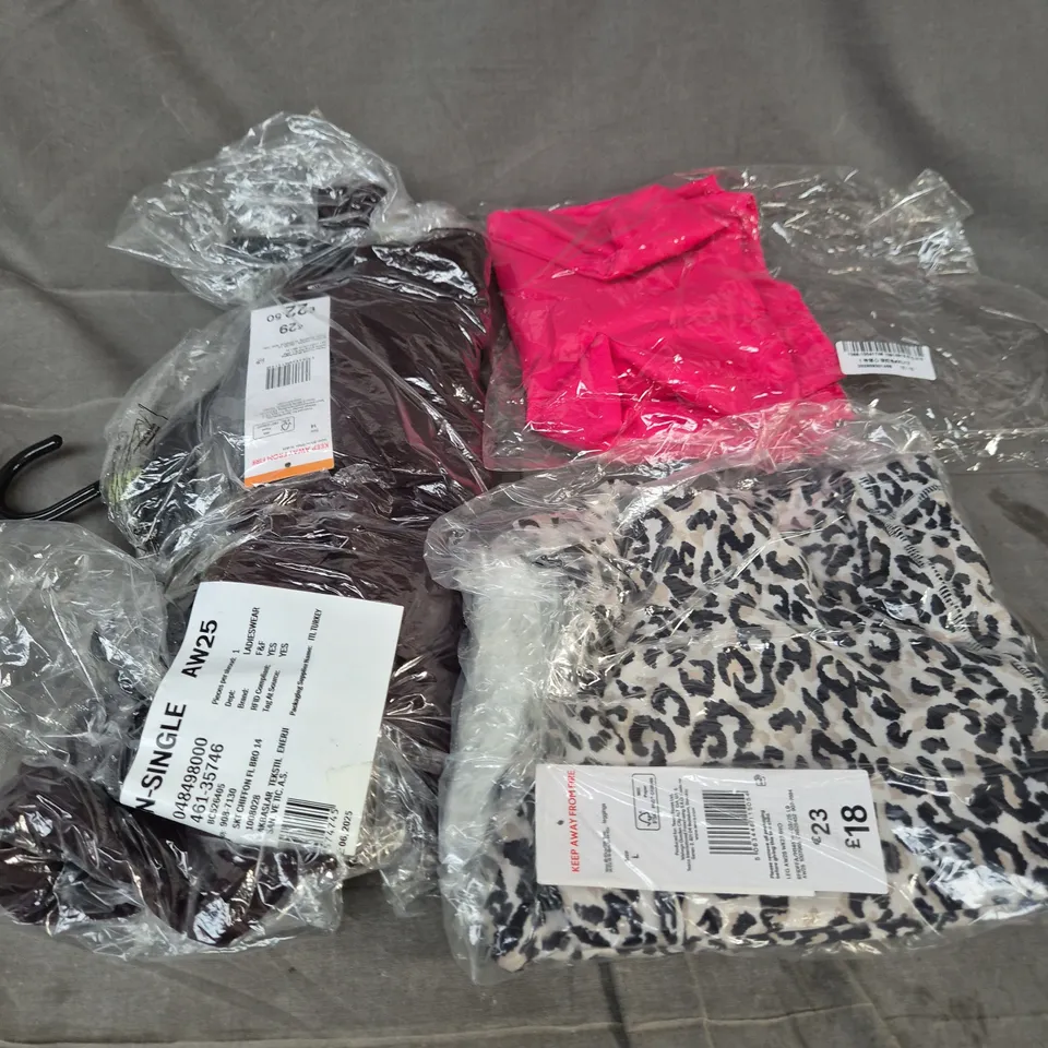 APPROXIMATELY 25 ASSORTED CLOTHING AND FASHION PRODUCTS IN VARIOUS STYLES AND SIZES - COLLECTION ONLY