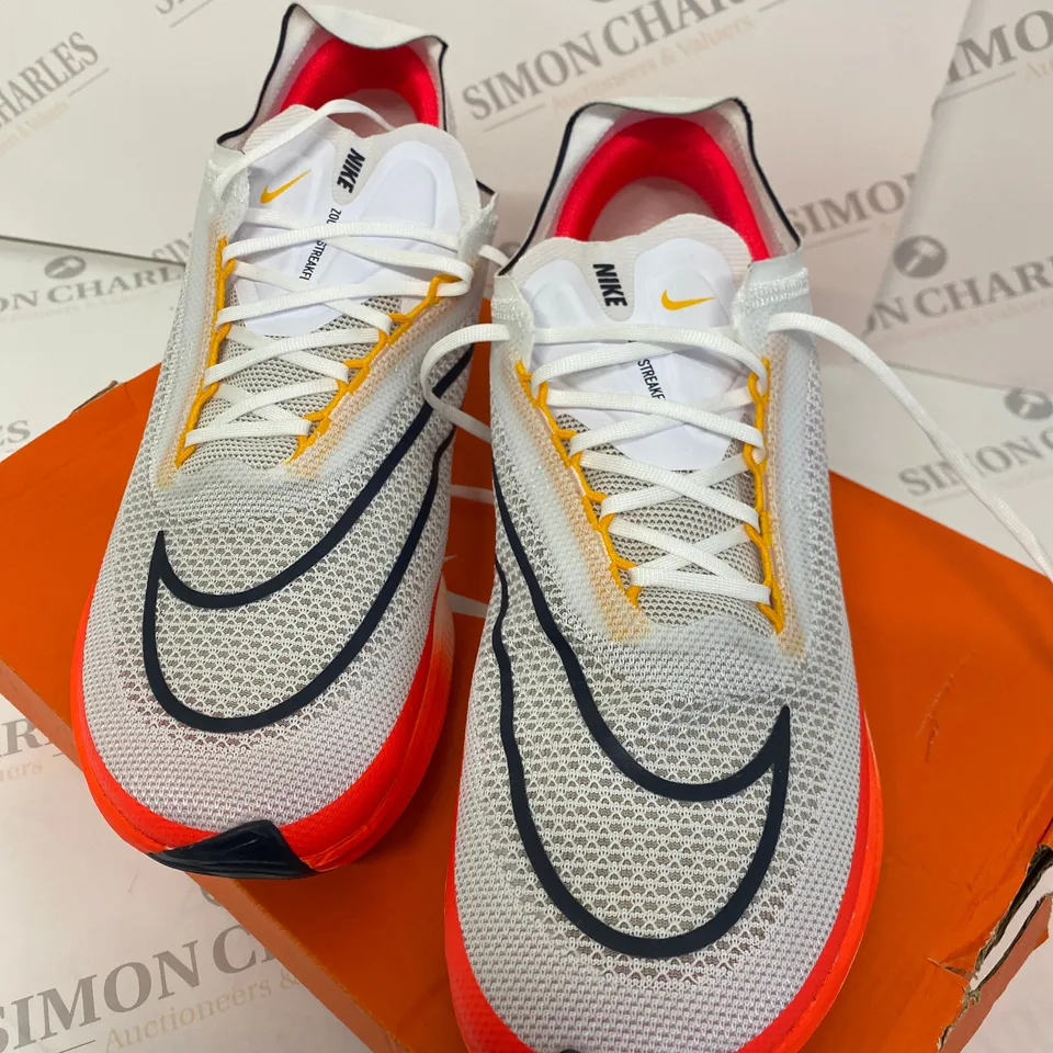 BOXED PAIR OF NIKE ZOOMX STREAKFLY TRAINERS SIZE 10