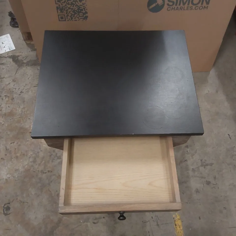 DESIGNER CALIFORNIA AMERICAN OAK BEDSIDE TABLE