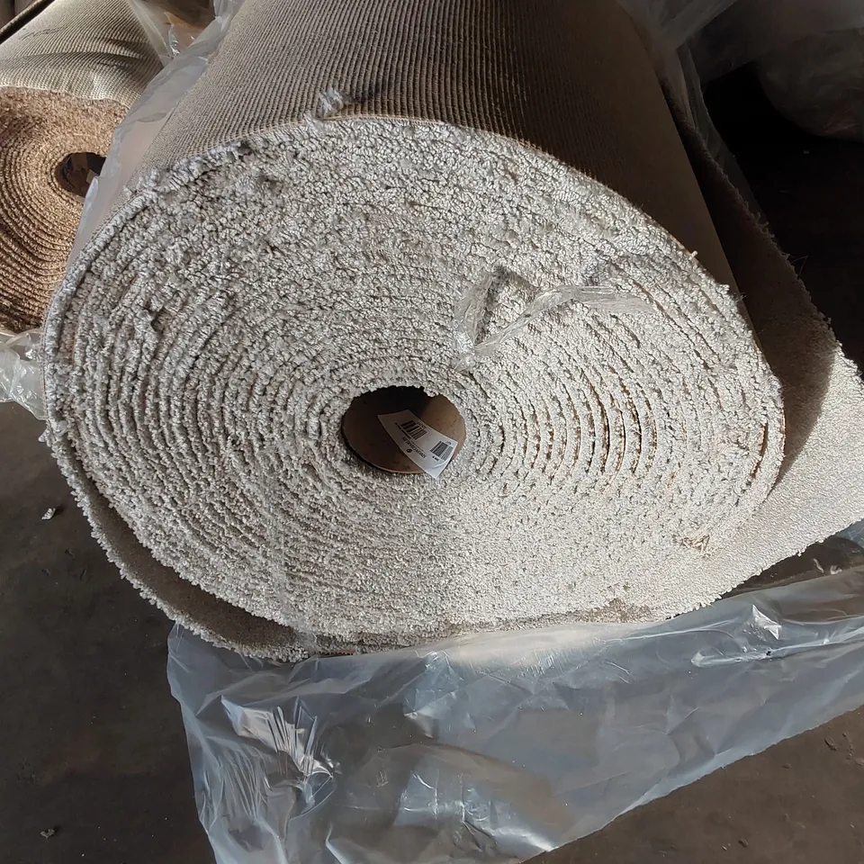 ROLL OF QUALITY NEWPORT CARPET // SIZE: APPROXIMATELY 25.95 X 5m