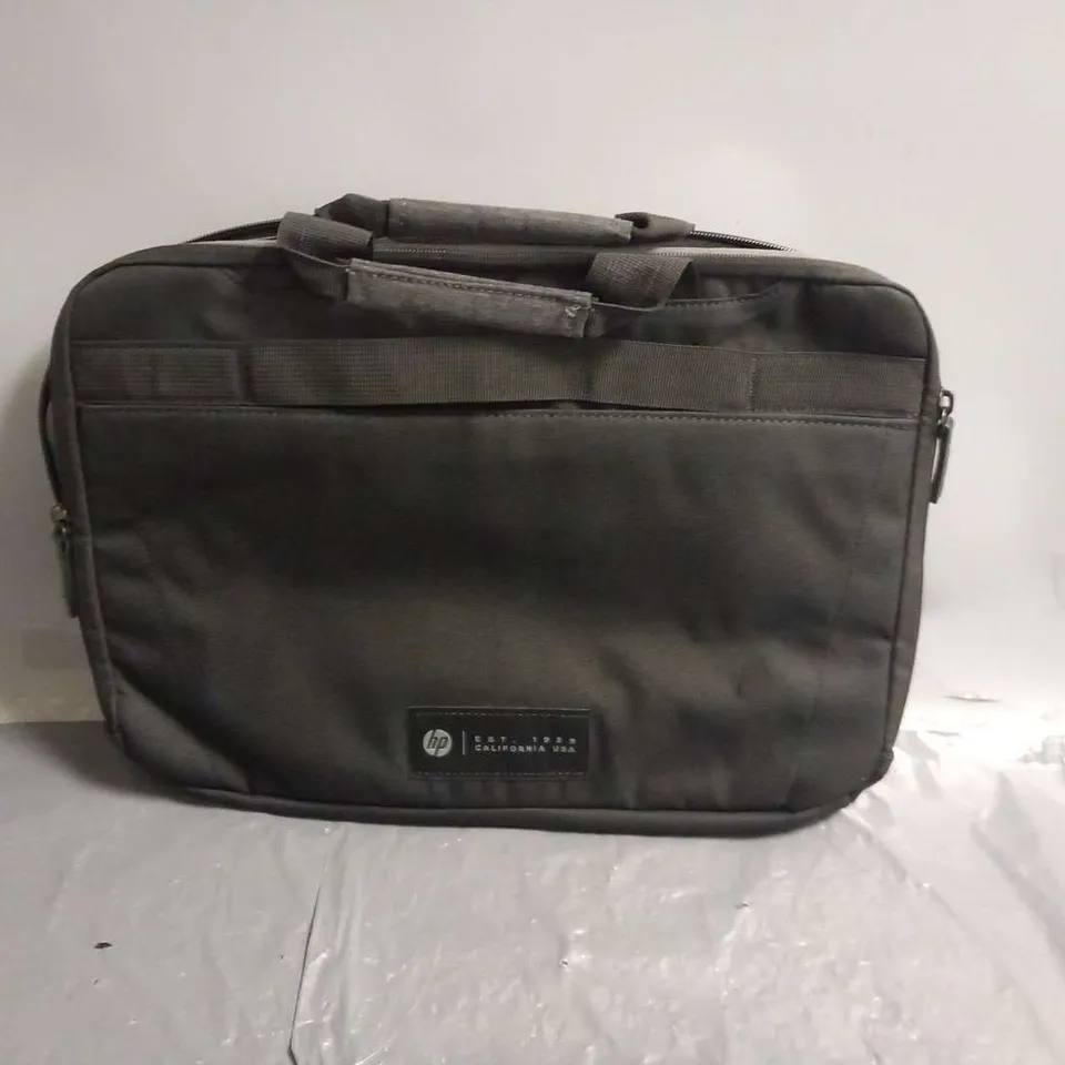 APPROXIMATELY 10 ASSORTED LAPTOP/TABLET BAGS TO INCLUDE; LENOVO AND HP BACKPACKS, TARGUS CLASSIC AND HP OVER ARM
