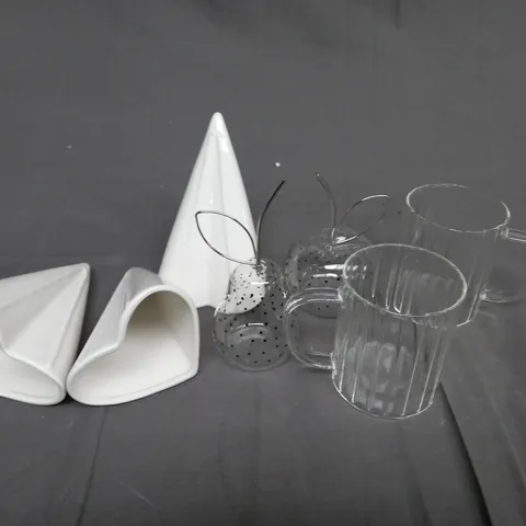 LOT OF ASSORTED HOUSEHOLD ORNAMENTS