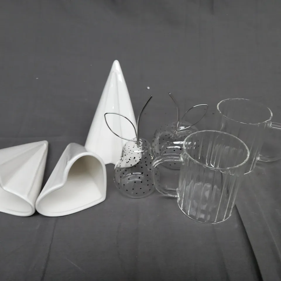 LOT OF ASSORTED HOUSEHOLD ORNAMENTS