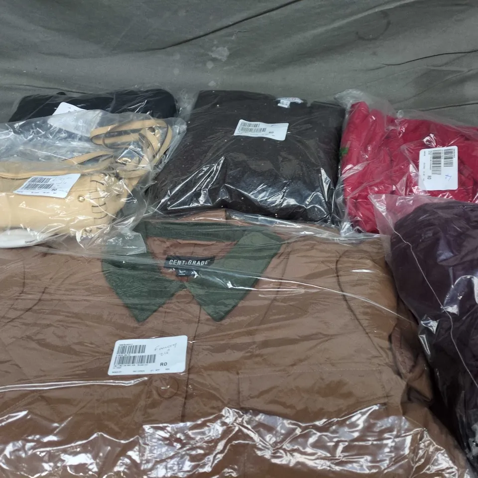 APPROXIMATELY 15 ASSORTED CLOTHING ITEMS IN VARIOUS SIZES, COLOURS & STYLES TO INCLUDE BRANDS SUCH AS CENTIGRADE, D&CO, AIMEE KESTENBERG, ETC - COLLECTION ONLY