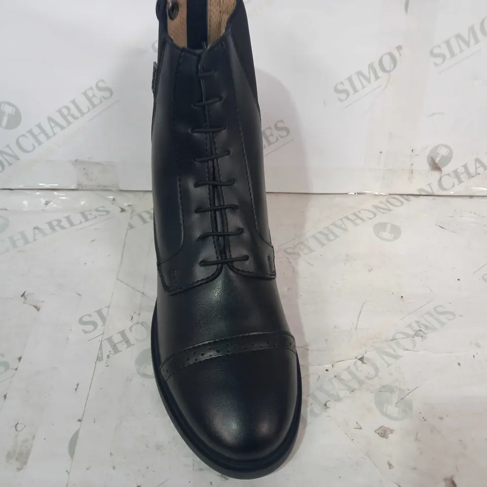BOXED PAIR OF HORZE LEATHER ANKLE BOOTS IN BLACK EU SIZE 41
