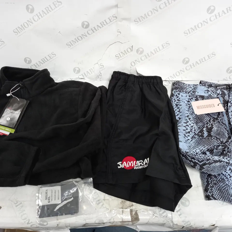 LOT OF APPROX 20 ASSORTED CLOTHING ITEMS AND ACCESSORIES TO INCLUDE; T-SHIRTS, JUMPERS , TROUSER ETC