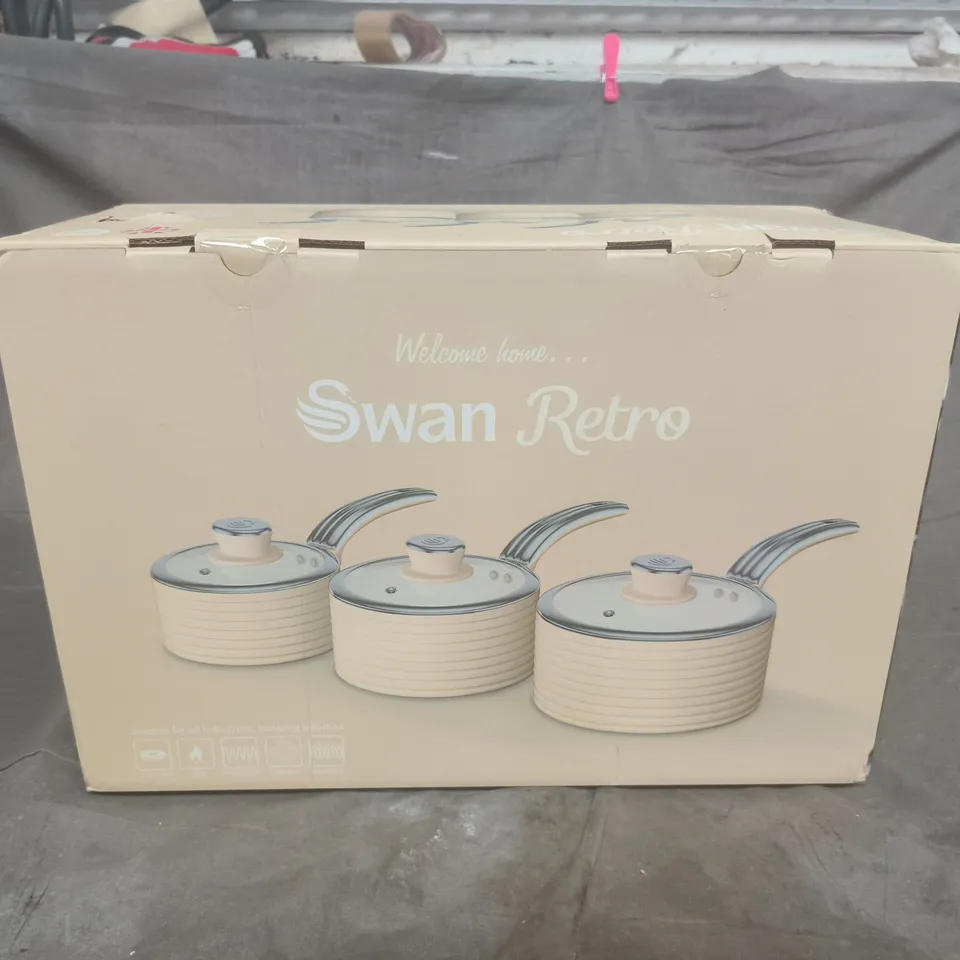 SWAN RETRO COOKWARE SET – 3-PIECE, BOXED