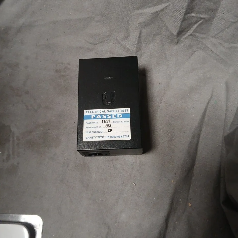 BOX OF APPROXIMATELY 12 ASSORTED ELECTRICAL ITEMS INCLUDING SECOND HDD CADDY, NINTENDO SWITCH CONTROLLER AND SWITCHING MODE POWER SUPPLY