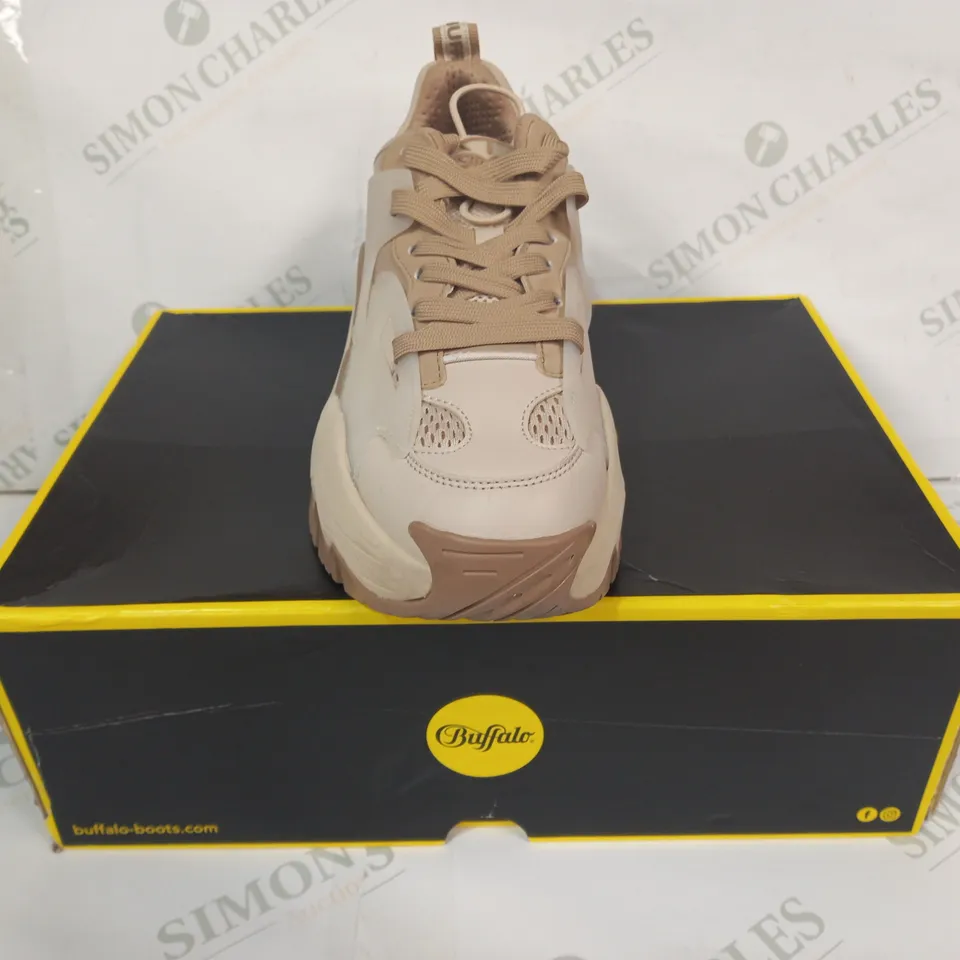 BOXED PAIR OF BUFFALO TRAIL ONE SHOES IN BEIGE UK SIZE 6