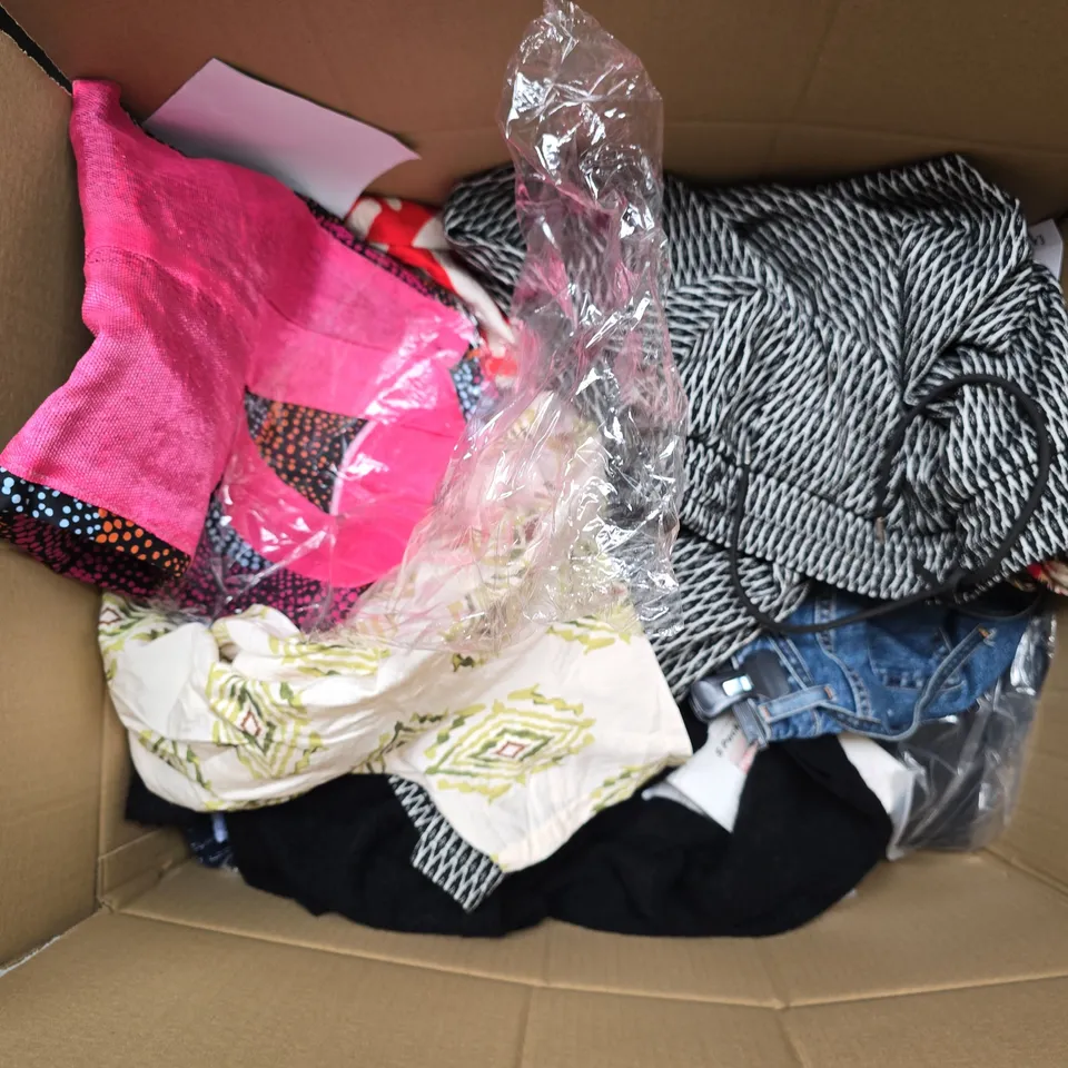 APPROXIMATELY 40 ASSORTED CLOTHING ITEMS IN VARIOUS SIZES, STYLES & COLOURS TO INCLUDE COAT, TOPS, BOTTOMS, ETC - COLLECTION ONLY