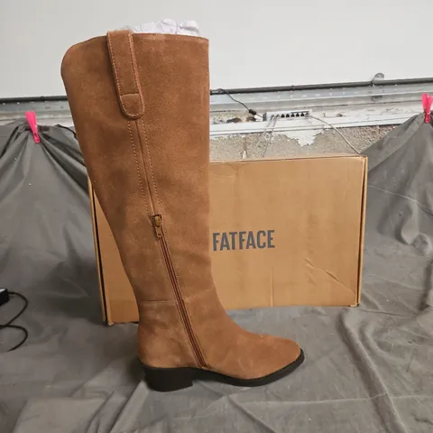 FATFACE KNEE-HIGH BROWN SUEDE BOOT WITH SIDE ZIP - SIZE UK 4 