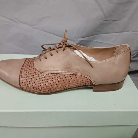 CALPIERRE DL75 TAUPE LEATHER OXFORD SHOES – UK 6 (EU 40)