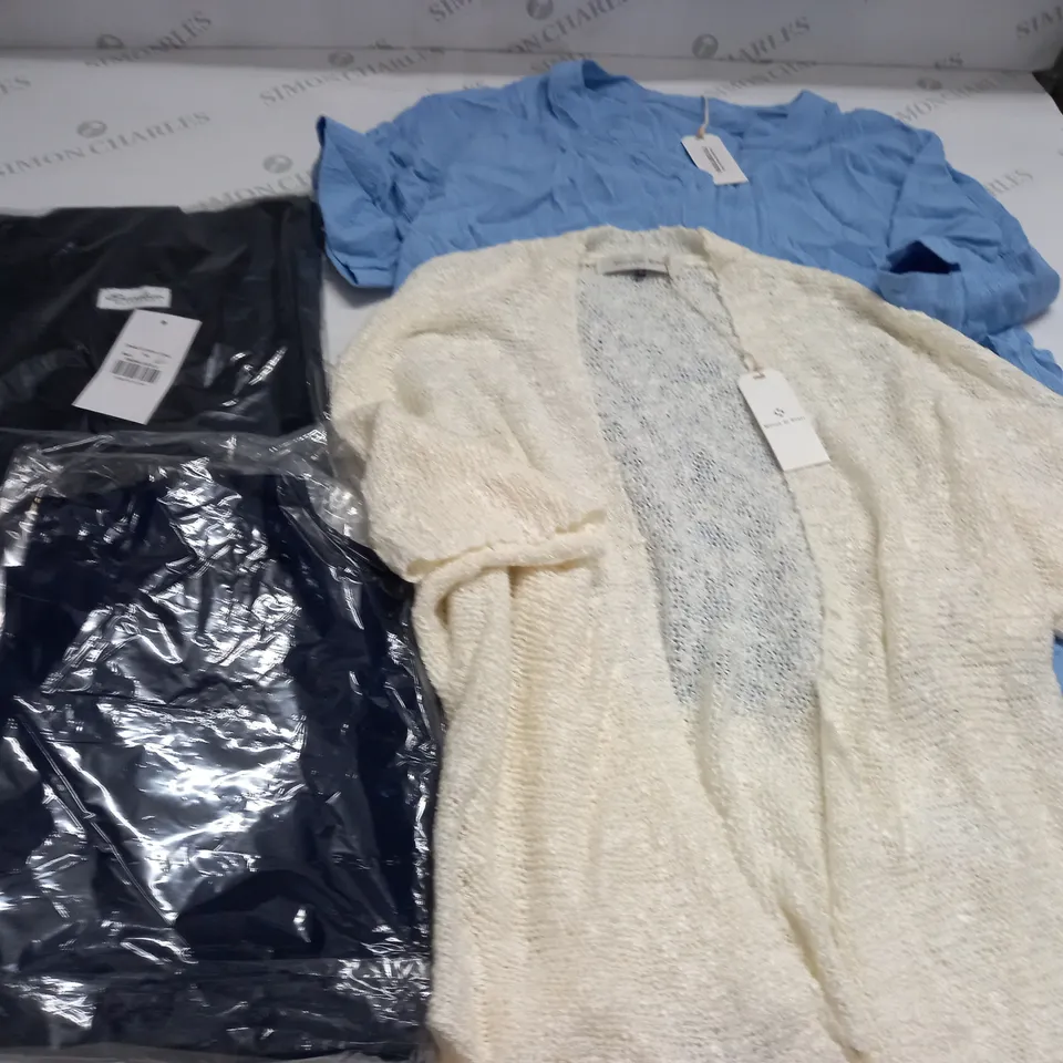 LOT OF 5 ASSORTED CLOTHING ITEMS IN VARIOUS SIZES