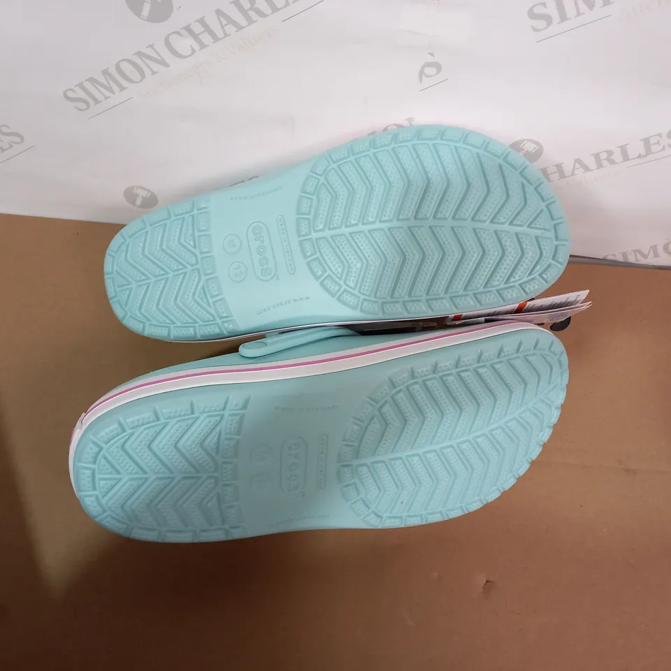 PAIR OF CROCS SIZE M12