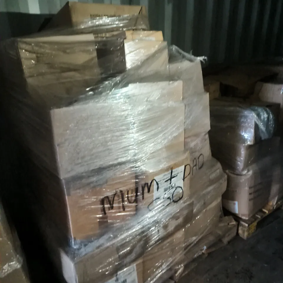 PALLET OF ASSORTED GREETING CARDS FOR VARIOUS SOCIAL OCCASIONS