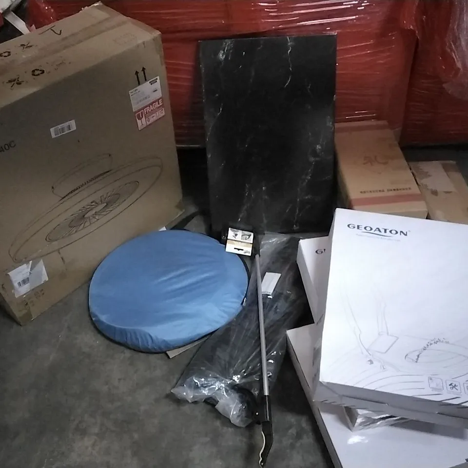 PALLET OF ASSORTED ITEMS TO INCLUDE: DEPULEYFAN LIGHT, WALL ART, TOILET SEATS, LITTER PICKER ETC