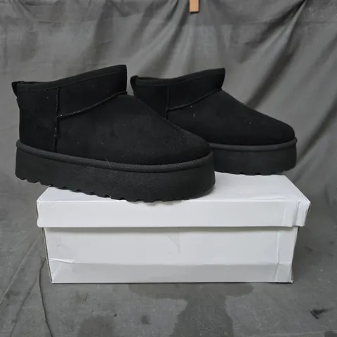 BOXED PAIR OF E BY EMMA SHOES IN BLACK SIZE 4