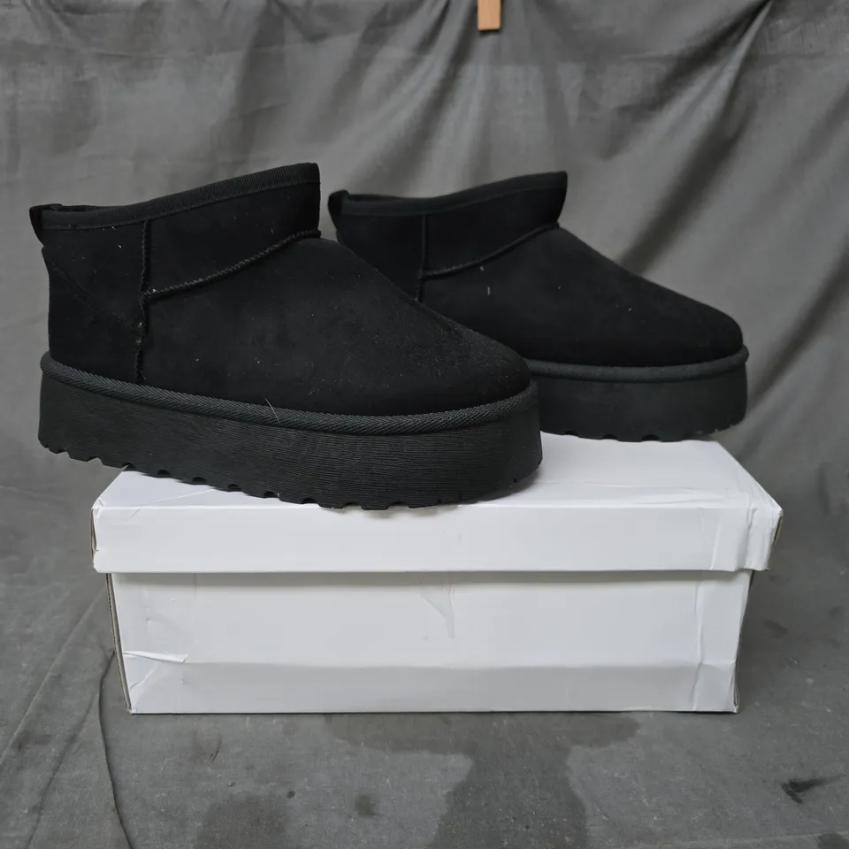 BOXED PAIR OF E BY EMMA SHOES IN BLACK SIZE 4