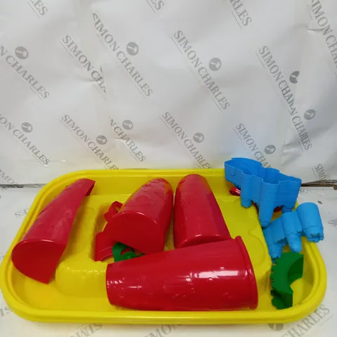 BOXED SPLASH MANIA SAND & WATER ACTIVITY TABLE