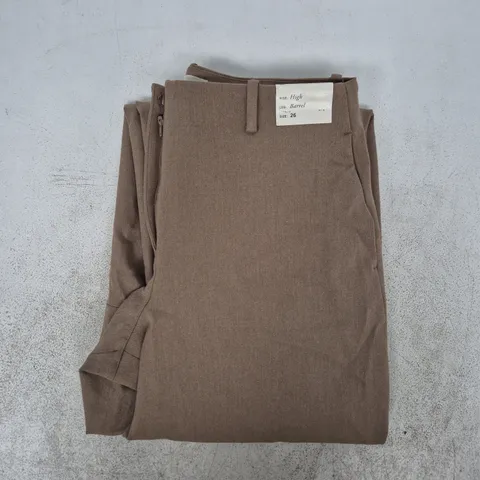 ABERCROMBIE & FITCH HIGH BARREL LEG TROUSERS IN TAUPE SIZE 26