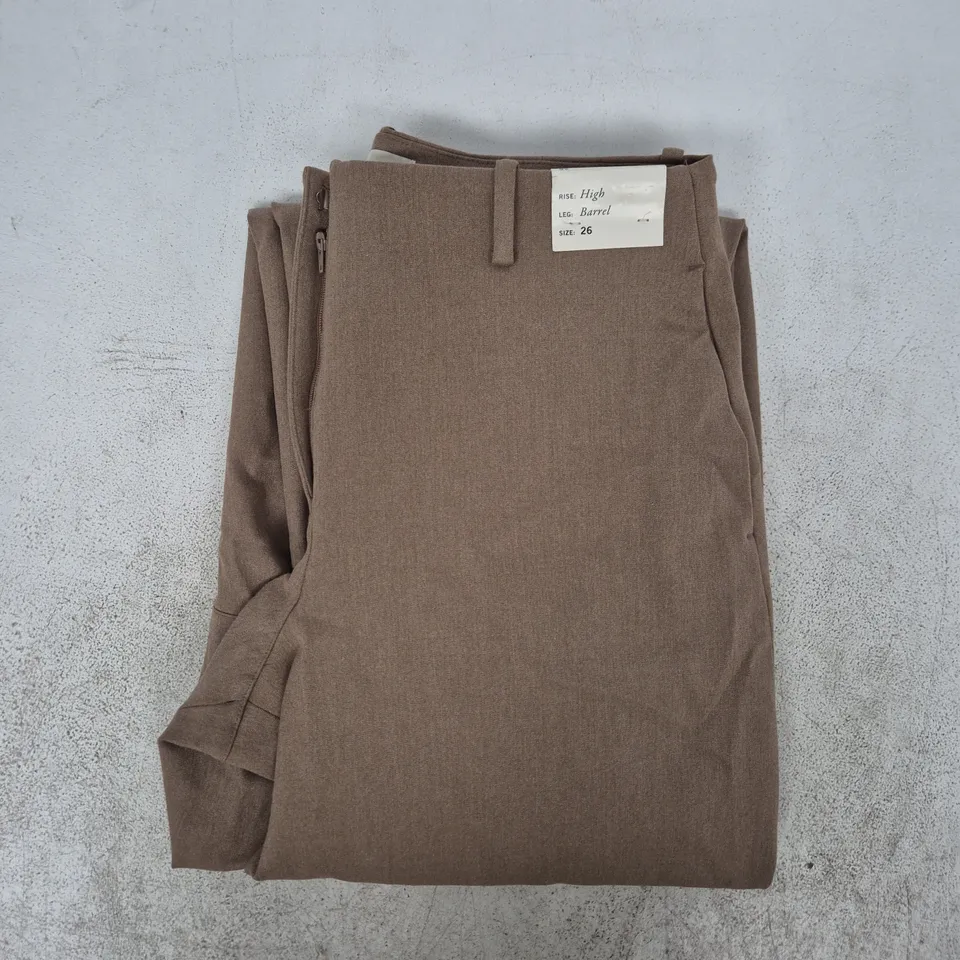 ABERCROMBIE & FITCH HIGH BARREL LEG TROUSERS IN TAUPE SIZE 26