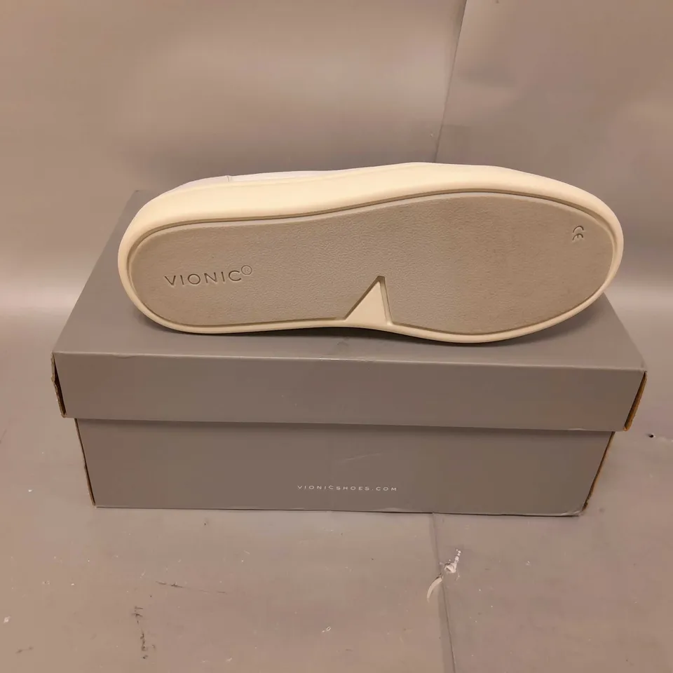 BOXED VIONIC PENELOPE TRAINERS SIZE 5