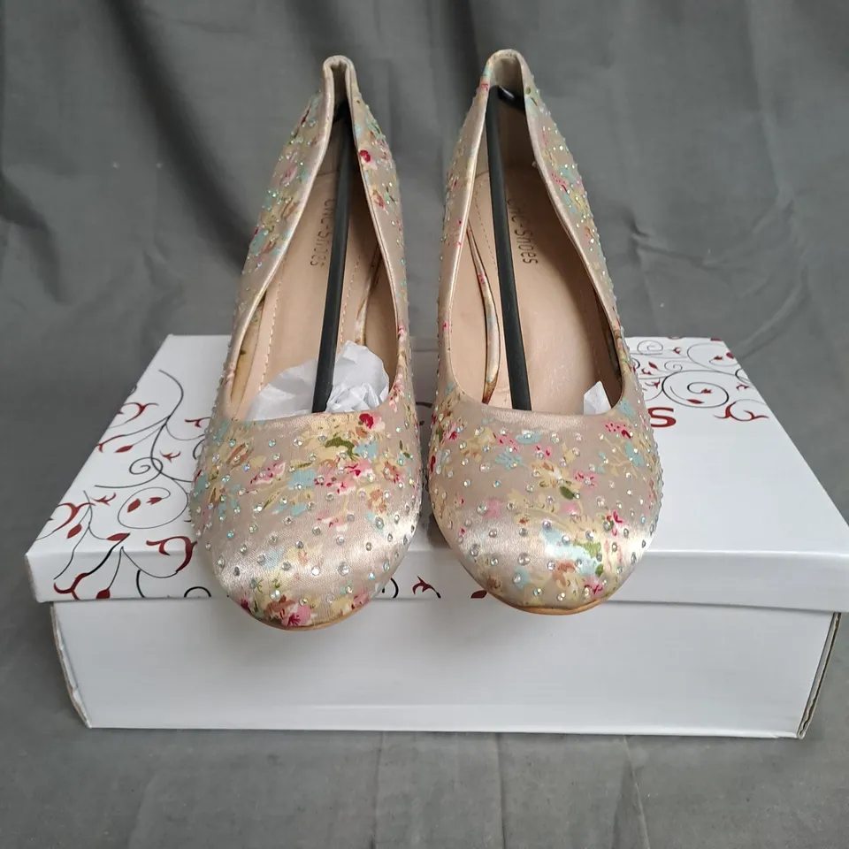 BOXED LOT OF 12 PAIRS OF LADIES WEDGE SHOES. VARIOUS SIZES