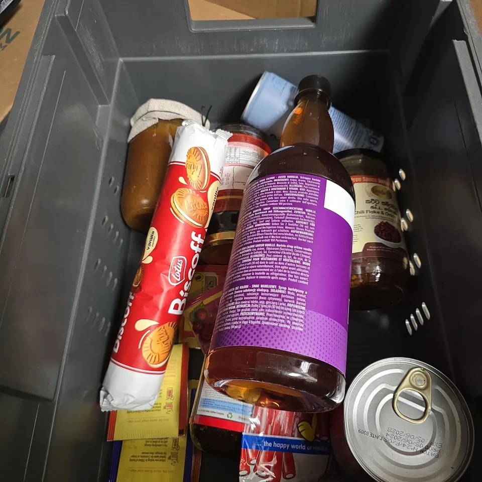 APPROXIMATELY 12 ASSORTED FOOD ITEMS INCLUDING BULK BARISTA SYRUP VANILLA AND BISCOFF VANILLA BISCUITS 