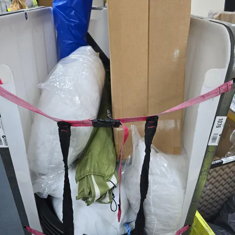 APPROXIMATELY 10 ASSORTED HOUSEHOLD PRODUCTS TO INCLUDE CUSHIONS, STORAGE BUCKET, PILLOW ETC
