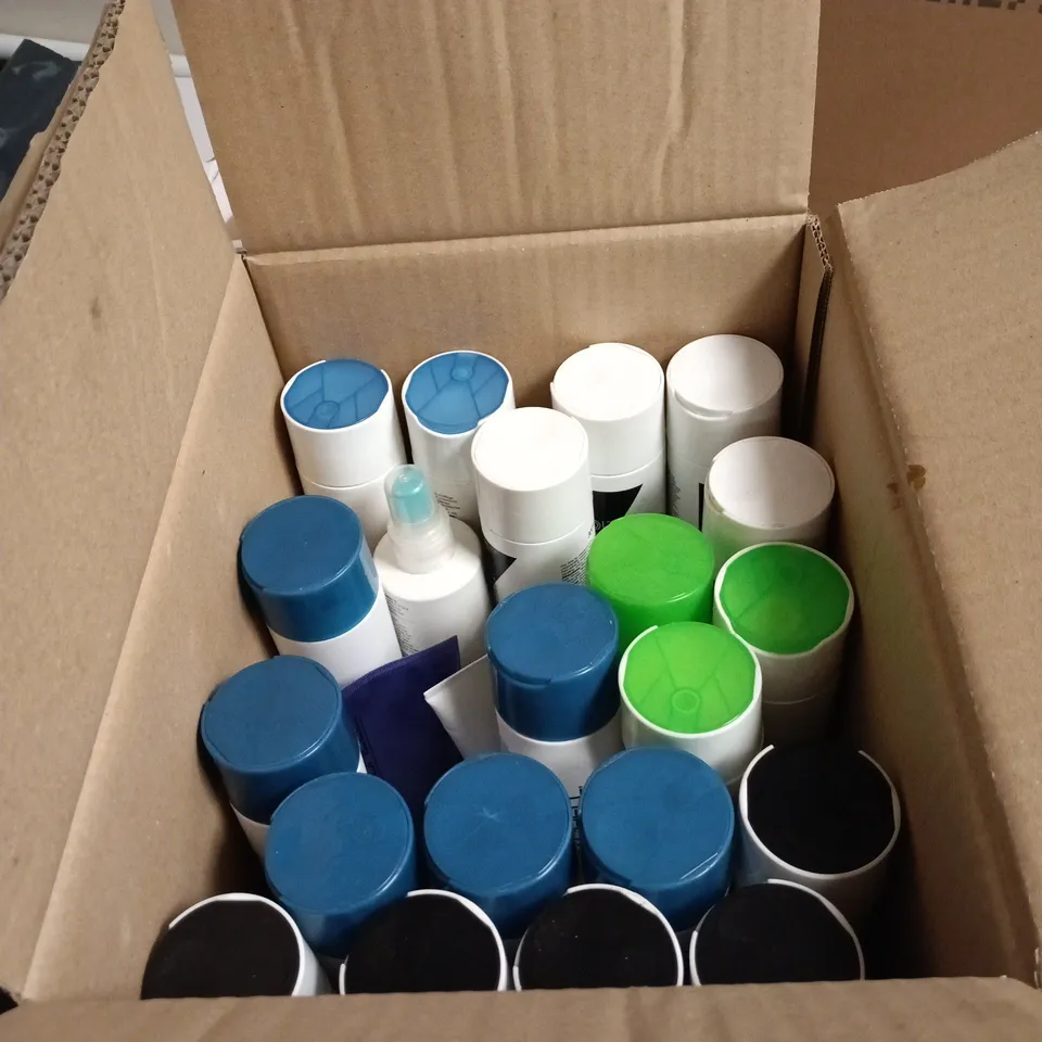 APPROXIMATELY 22 X ASSORTED PAUL MITCHELL PRODUCTS TO INCLUDE PLATINUM BLONDE CONDITIONER, SHAMPOO ONE ETC