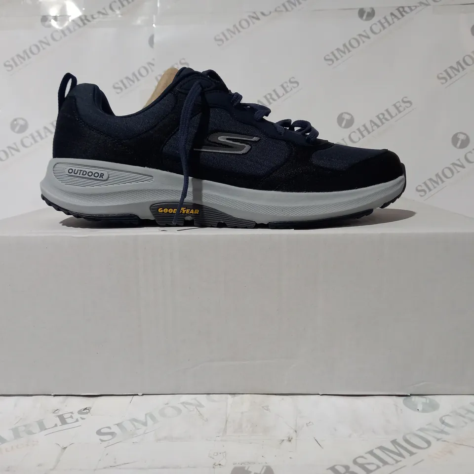 BOXED SKECHERS MEN'S GO WALK OUTDOOR WATER REPELLENT LACE UP TRAINERS - NAVY UK SIZE 9 MENS