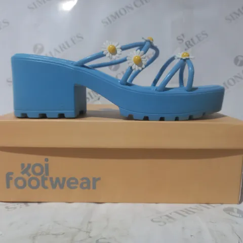 BRAND NEW BOXED PAIR OF KOI VEGAN LEATHER BLOOMING DAISY OASIS STRAPPY SLIDERS IN BLUE UK SIZE 8