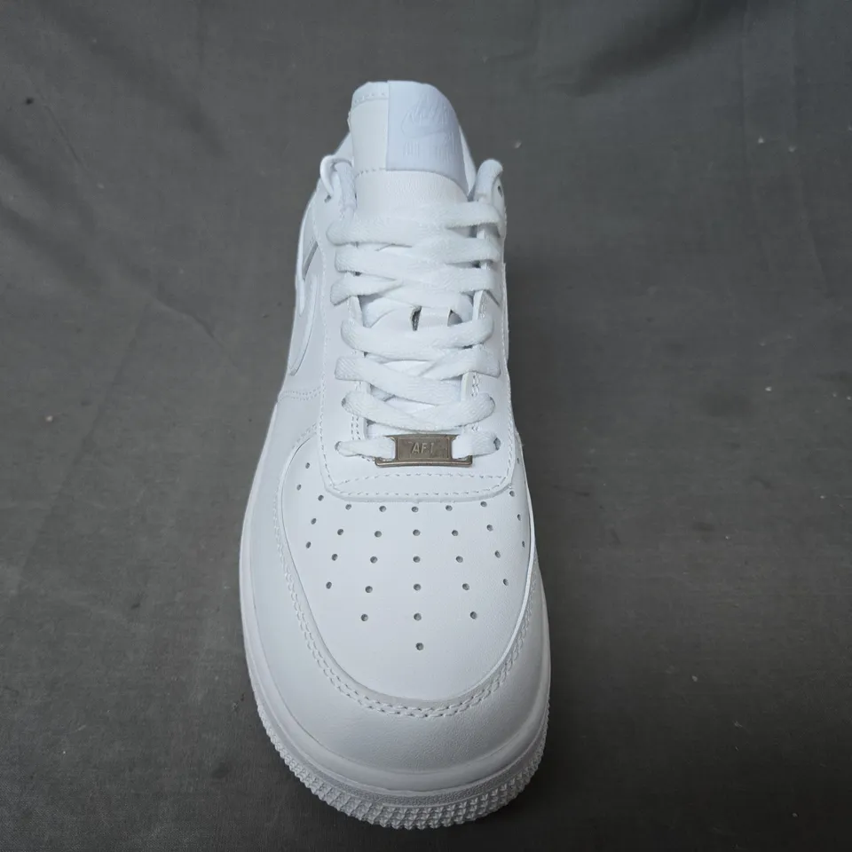 PAIR OF NIKE AIR FORCE 1 SHOES IN WHITE UK SIZE 8.5