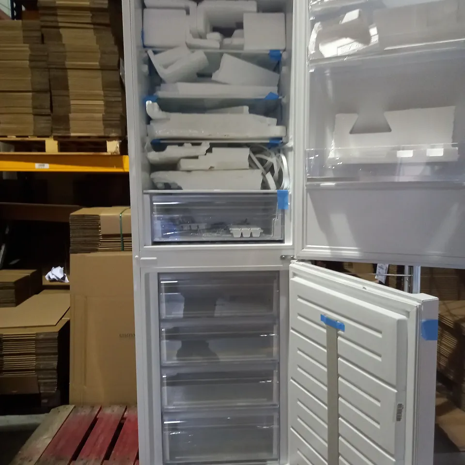 ZANUSSI ZNME31FW0 FREESTANDING, FROST FREE, 50/50 FRIDGE FREEZER, WHITE, F RATED ENERGY