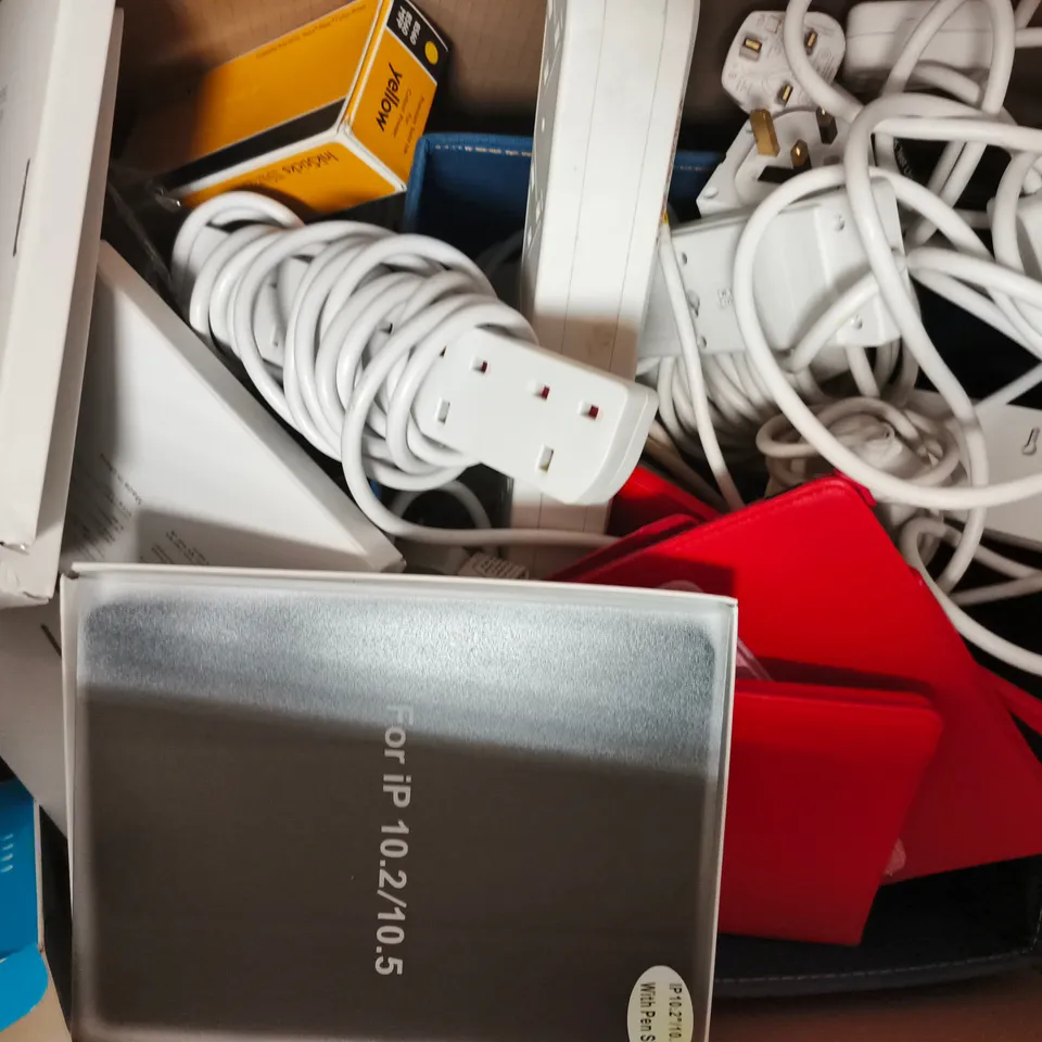 BOX OF APPROXIMATELY 15 ASSORTED HOUSEHOLD ELECTRICAL ITEMS - COLLECTION ONLY