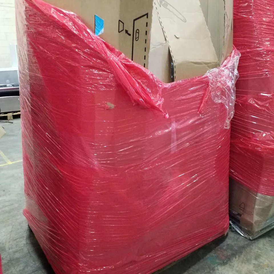 PALLET OF ASSORTED PRODUCTS INCLUDING TOILET SEAT, SET OF CHOPPING BOARDS, RETRACTABLE SAFETY GATE, CAT LITTER BOX, MOTORCYCLE HELMET