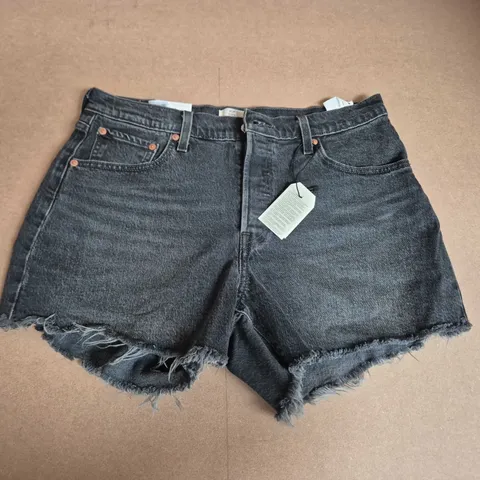 LEVIS 501 CURVE SHORTS IN BLACK - 32