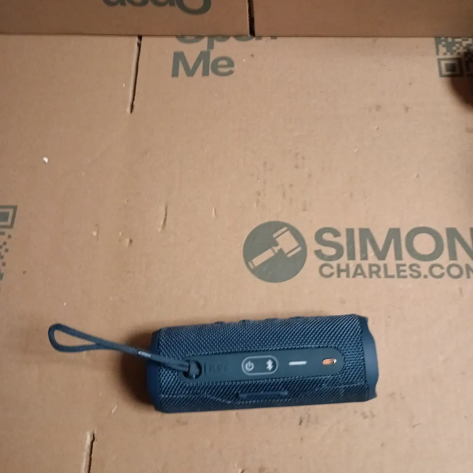 JBL FLIP ESSENTIAL PORTABLE BLUETOOTH SPEAKER – BLUE (BOXED)