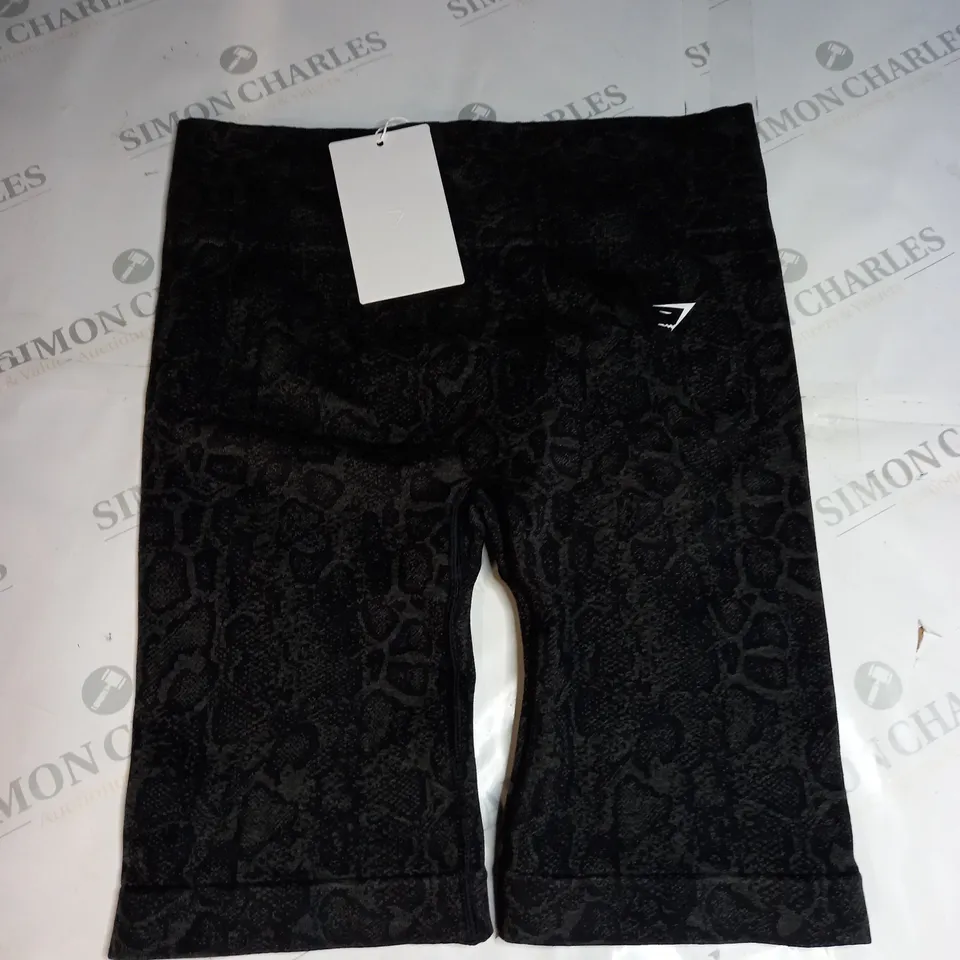 GYMSHARK TRAINING SHORTS SIZE L