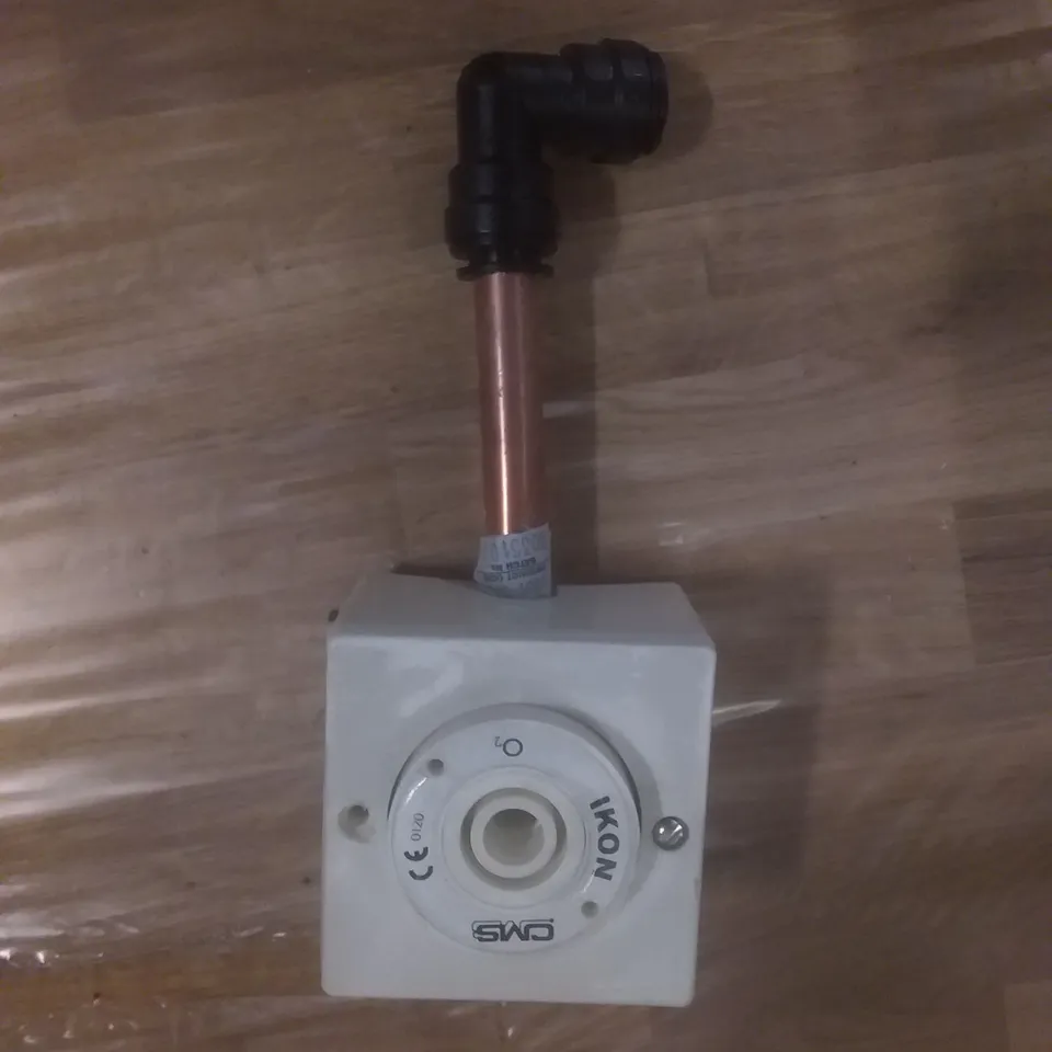 PALLET OF APPROXIMATELY X190 CMS IKON OXYGEN BRACKET IN SHELL WITH COPPER PIPE
