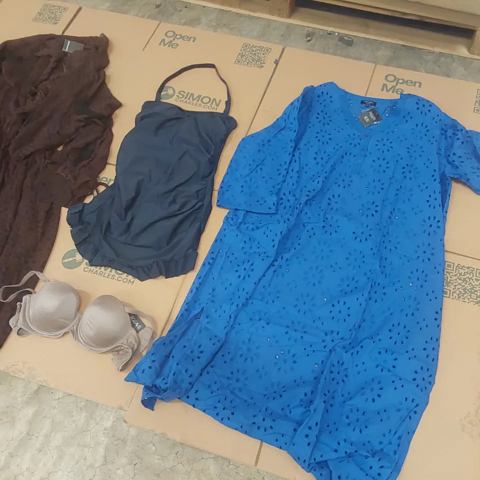 PALLET CONTAINING APPROXIMATELY 525x BRAND NEW ASSORTED DESIGNER CLOTHING ITEMS INCLUDING: JD WILLIAMS DRESSES, FIGLEAVES BRA, SIMPLY BE BLAZER ECT