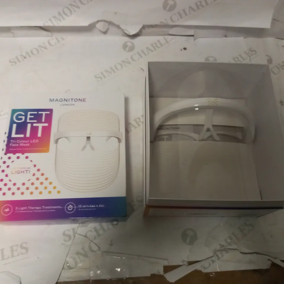 MAGNITONE GET LIT TRI COLOUR LED FACE MASK 