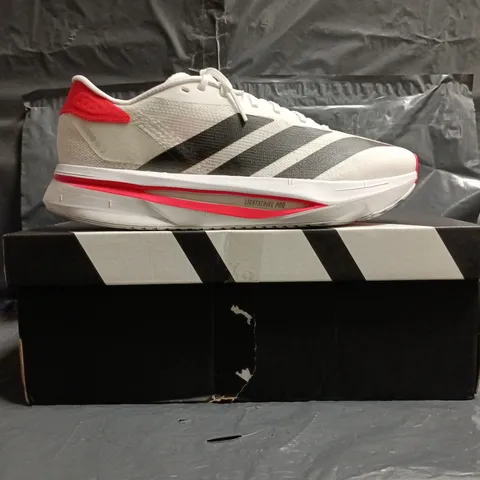BOXED PAIR OF ADIDAS ADIZERO SL2 TRAINERS IN WHITE/BLACK/RED SIZE UK 8