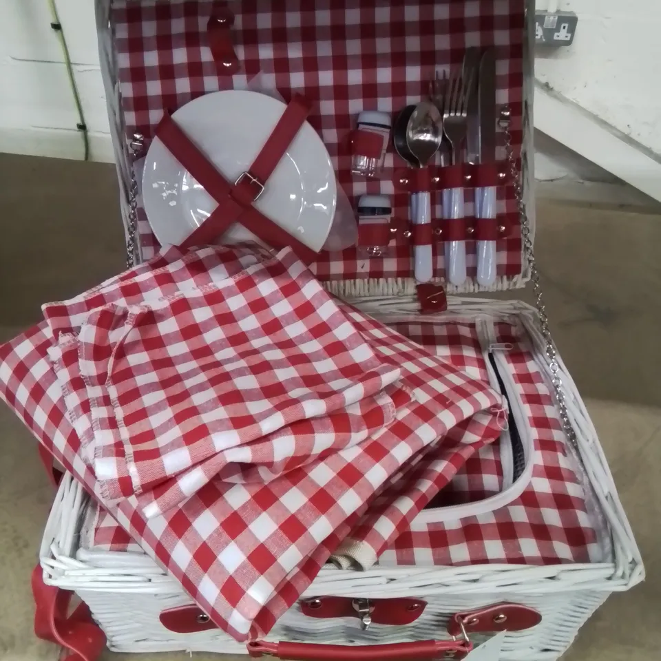 A STUNNING WICKER TRAVEL LUNCH PICNIC BASKET AND PICNIC BLANKET